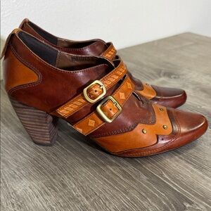 Chic Brown Leather Heels with Gold Accents